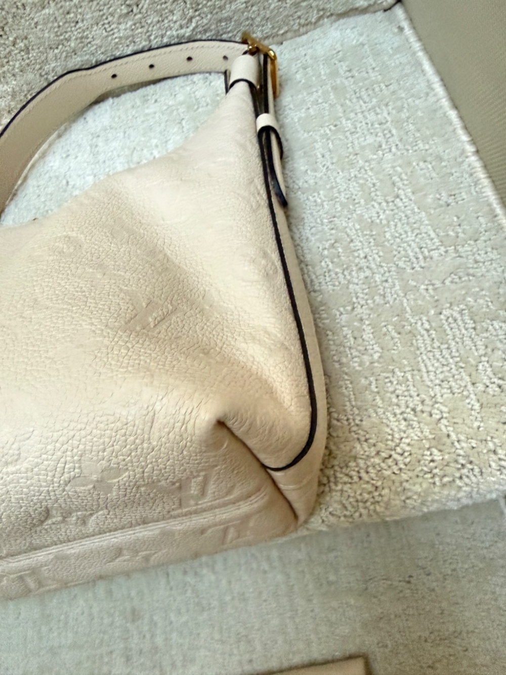 Louis Vuitton Empreinte Monogram Sac Sport in Cream Pre-Owned - Picture 7 of 16